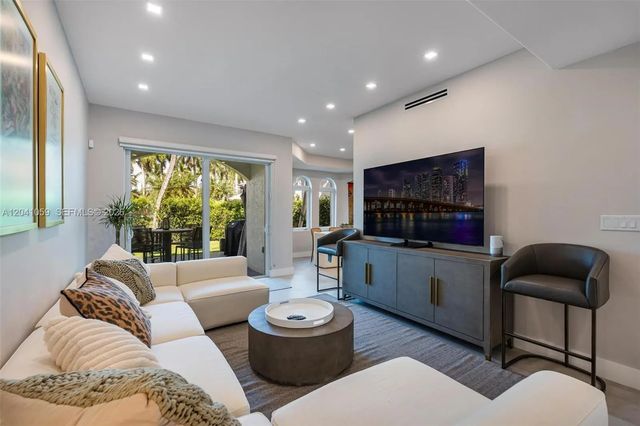 20940 Ne 31st Place, Aventura