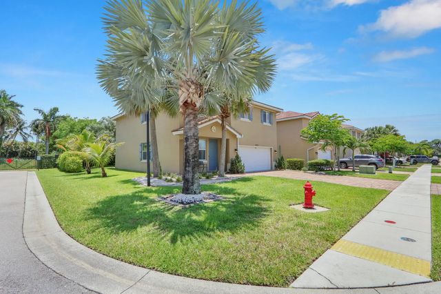 2 of 39 - 4701 Foxtail Palm Court, Greenacres, FL
