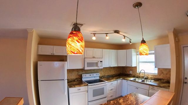 4 of 13 - 236 Castlewood Drive #202, North Palm Beach, FL