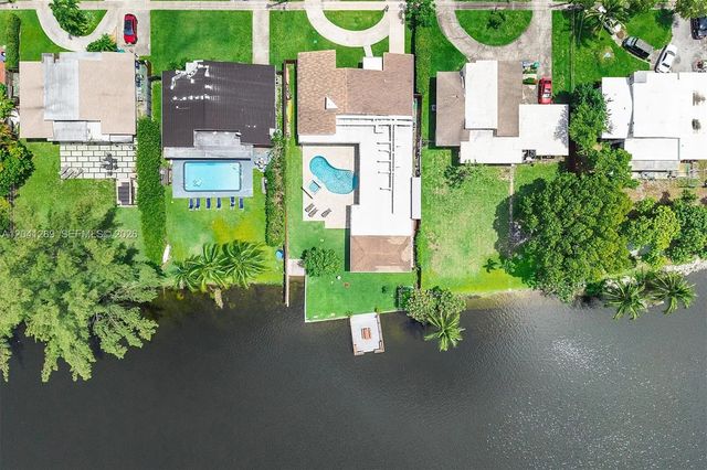 2 of 34 - 2531 Ne 195th Street, Miami, FL