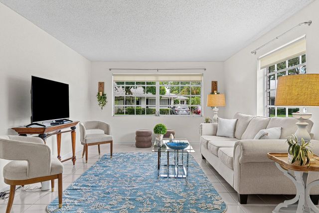 5 of 36 - 10098 S 40th Drive S, Boynton Beach, FL