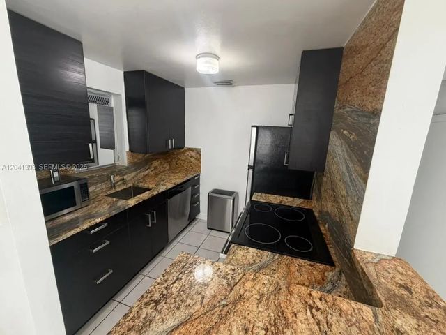 2 of 18 - 641 Espanola Way #3, Miami Beach, FL