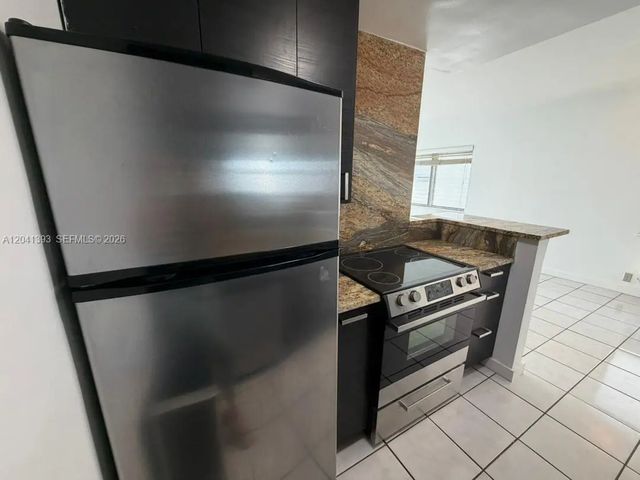 3 of 18 - 641 Espanola Way #3, Miami Beach, FL