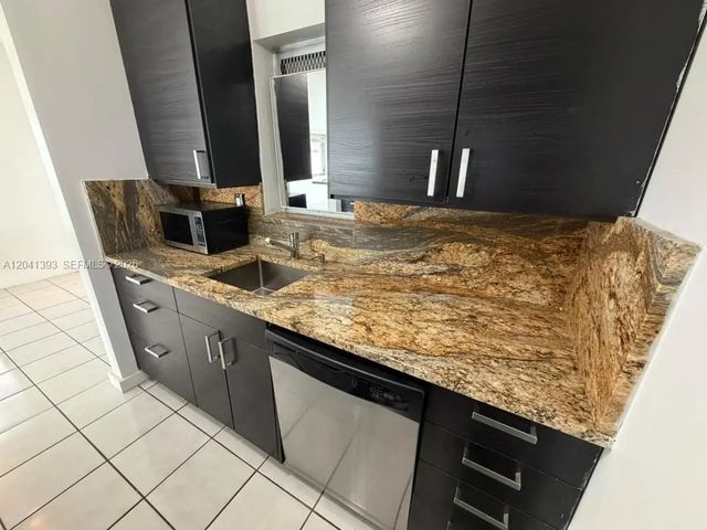 4 of 18 - 641 Espanola Way #3, Miami Beach, FL