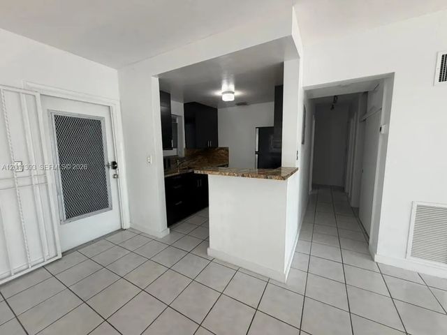 5 of 18 - 641 Espanola Way #3, Miami Beach, FL