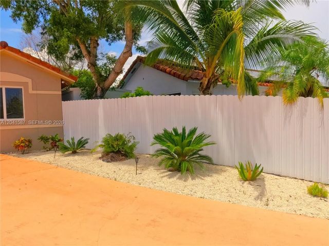 4 of 37 - 17700 Sw 145th Avenue, Miami, FL