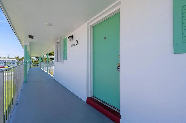 1116 Lake Terrace #208, Boynton Beach