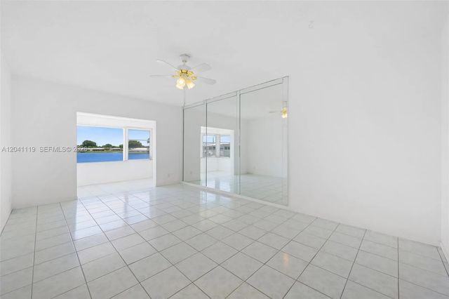 4 of 18 - 1116 Lake Terrace #208, Boynton Beach, FL
