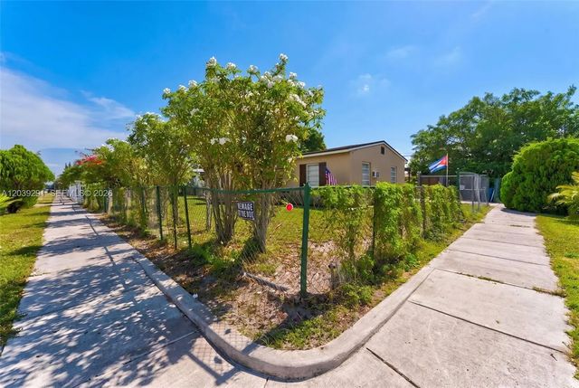 4 of 27 - 15535 Nw 27th Place, Miami Gardens, FL