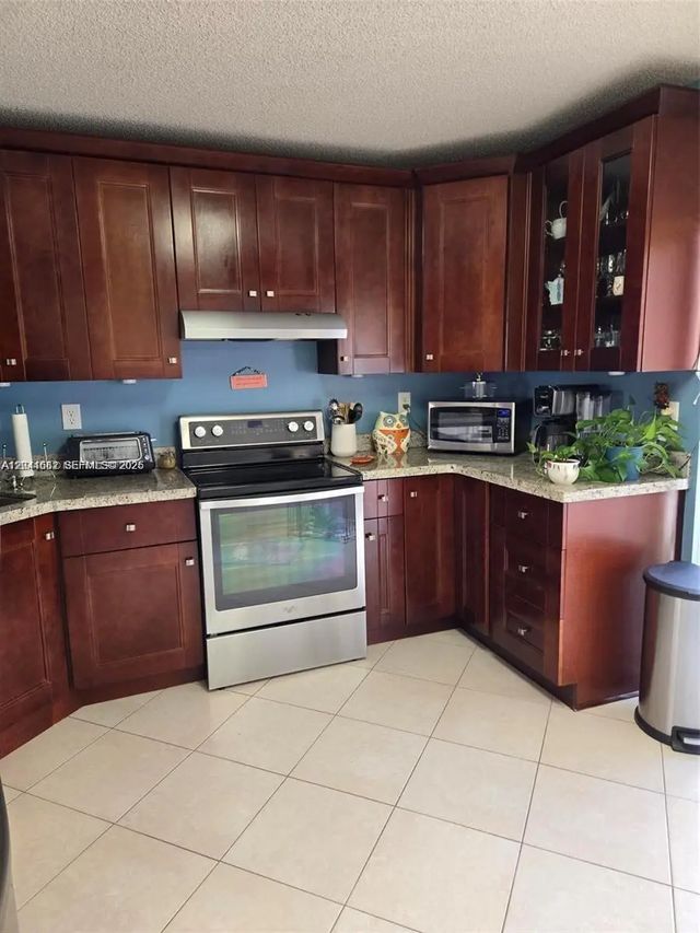 4 of 11 - 2174 W 60th Street #17205, Hialeah, FL
