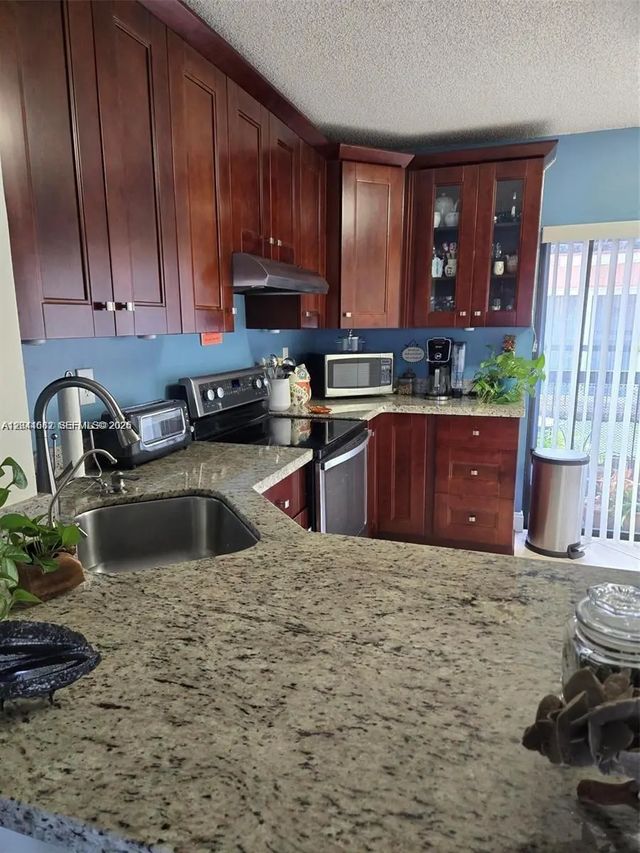 5 of 11 - 2174 W 60th Street #17205, Hialeah, FL