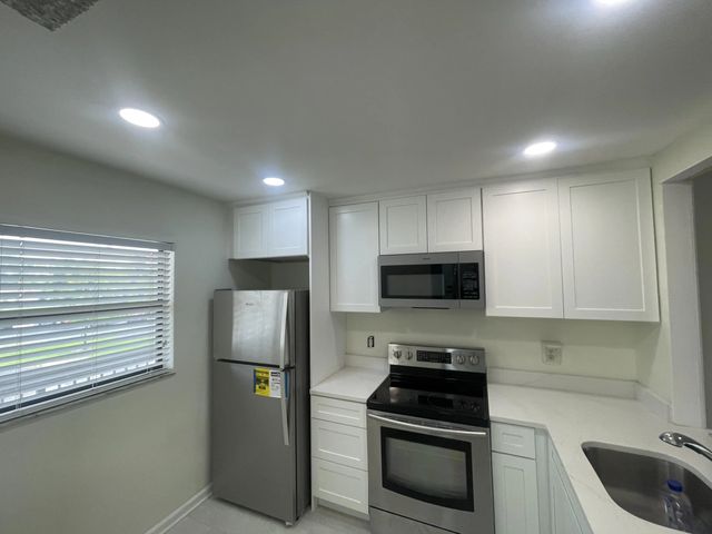 4 of 6 - 143 Nw 93rd Avenue #202, Pembroke Pines, FL