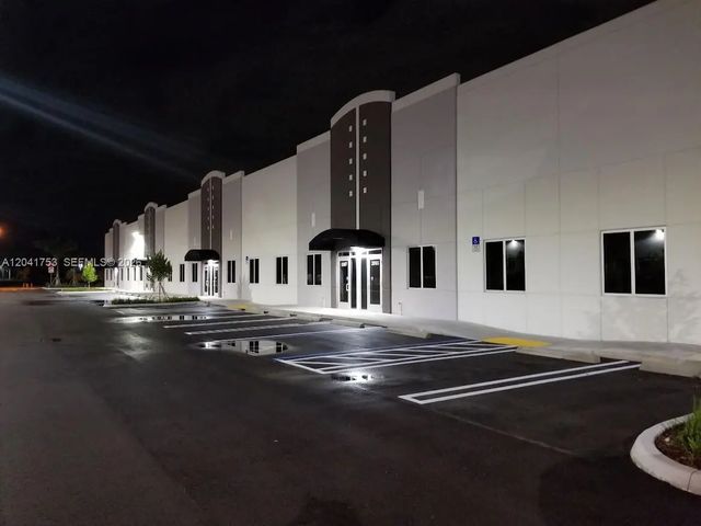 2017 Nw 135 Avenue, Miami