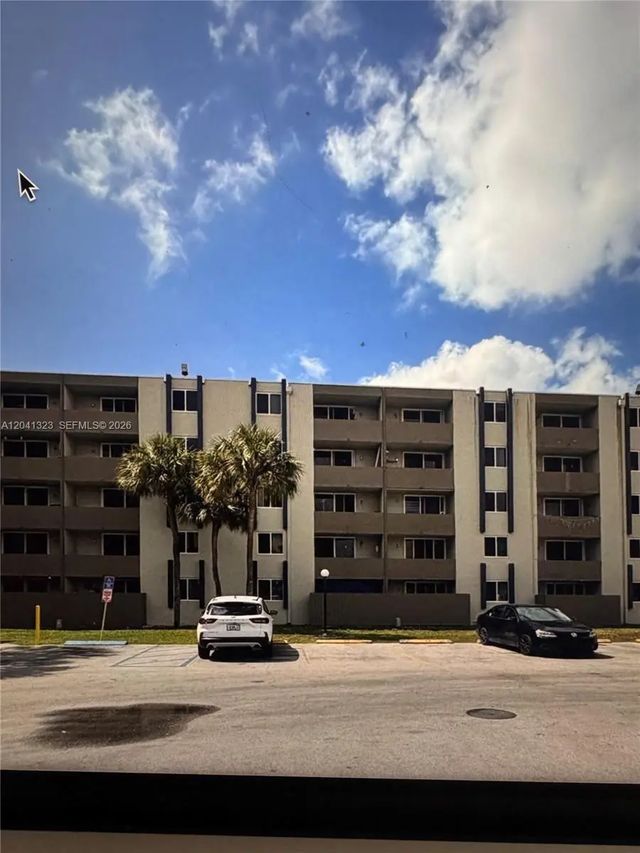 2 of 15 - 10090 Nw 80th Court #1241, Hialeah Gardens, FL