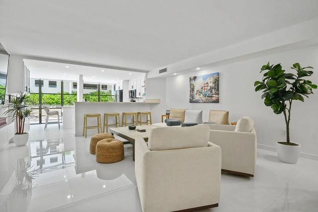 3 of 39 - 6423 Collins Avenue #203, Miami Beach, FL