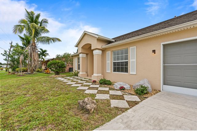 516 Se Crosspoint Drive, Port St. Lucie