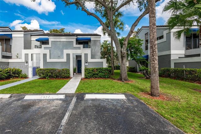 2327 Sw 82nd Way, North Lauderdale