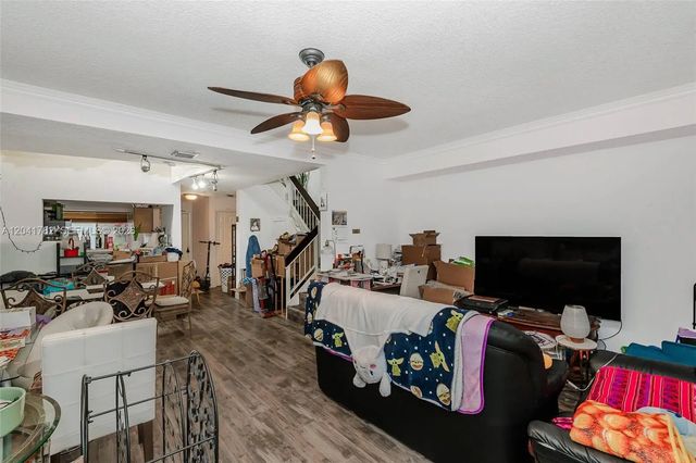5 of 10 - 2327 Sw 82nd Way, North Lauderdale, FL
