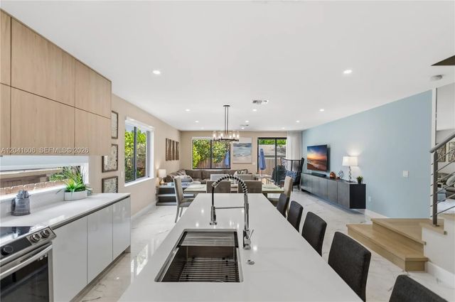 4 of 38 - 809 Sw 10th Terrace, Fort Lauderdale, FL