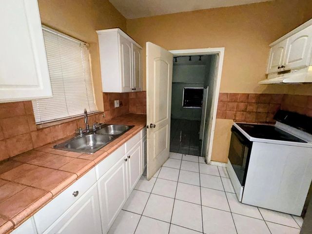4 of 19 - 424 Ne 72nd Street, Miami, FL