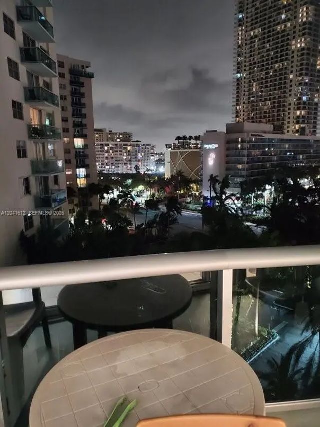 5 of 13 - 3901 S Ocean Drive #8t, Hollywood, FL