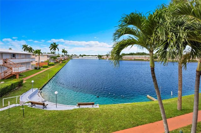2 of 36 - 1050 Sw 11th Street ##20l, Hallandale Beach, FL