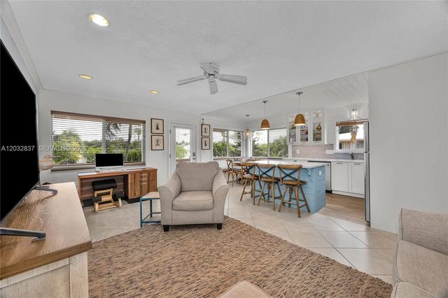 3 of 36 - 1050 Sw 11th Street ##20l, Hallandale Beach, FL