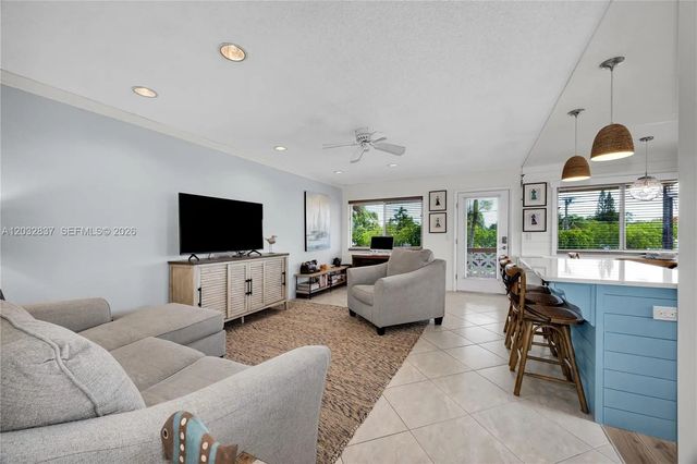 4 of 36 - 1050 Sw 11th Street ##20l, Hallandale Beach, FL
