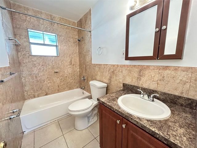 5 of 8 - 990 Phippen Waiters Road, Dania Beach, FL