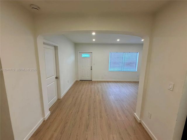 4 of 10 - 255 Nw 32nd Street, Miami, FL