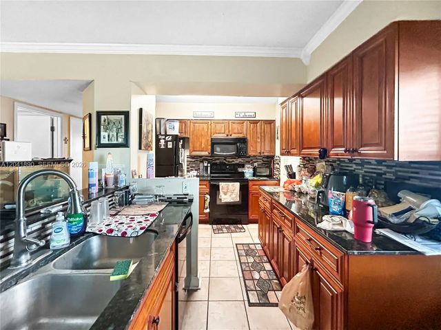 4 of 12 - 5214 Corvette Drive, Tampa, FL