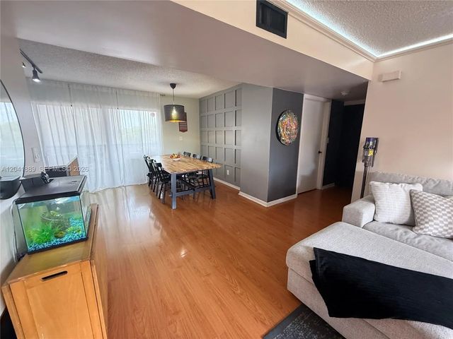 3 of 33 - 17000 Nw 67th Avenue #402, Hialeah, FL