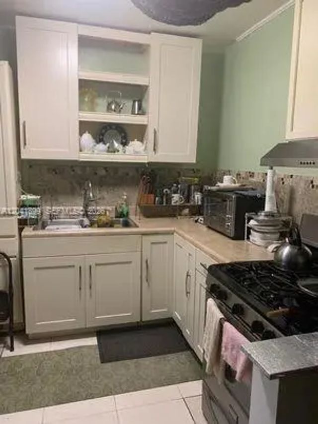 809 Ne 140th Street, North Miami