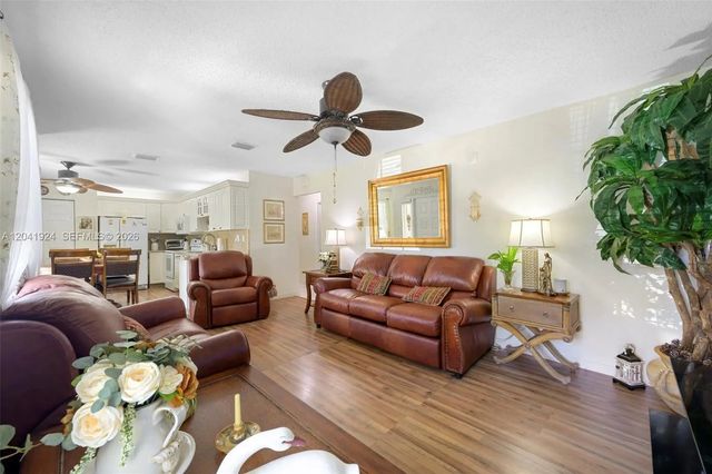 4 of 28 - 906 Sw 8th Avenue, Hallandale Beach, FL