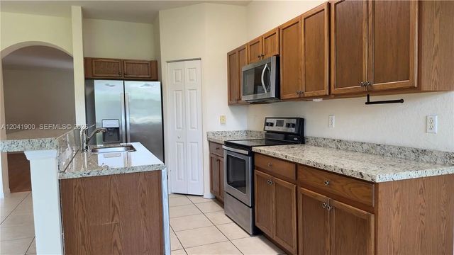 5 of 33 - 3042 Grandiflora Drive, Greenacres, FL