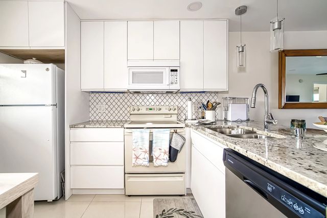 4 of 17 - 7257 Golf Colony Court #202, Lake Worth, FL