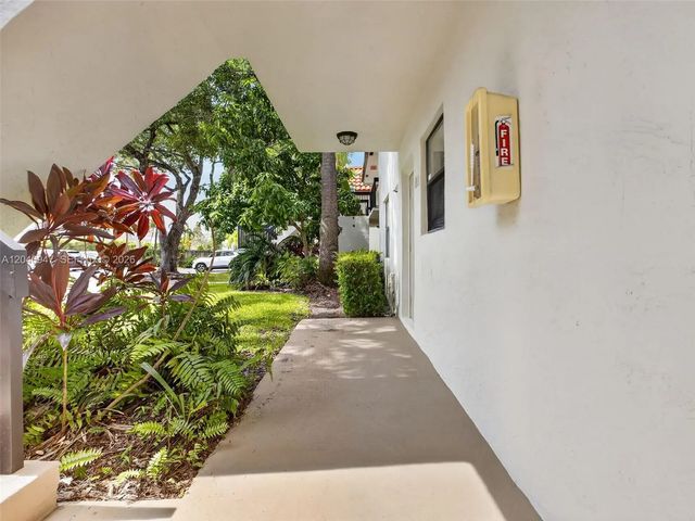 5 of 45 - 15718 E Waterside Circle #105, Sunrise, FL