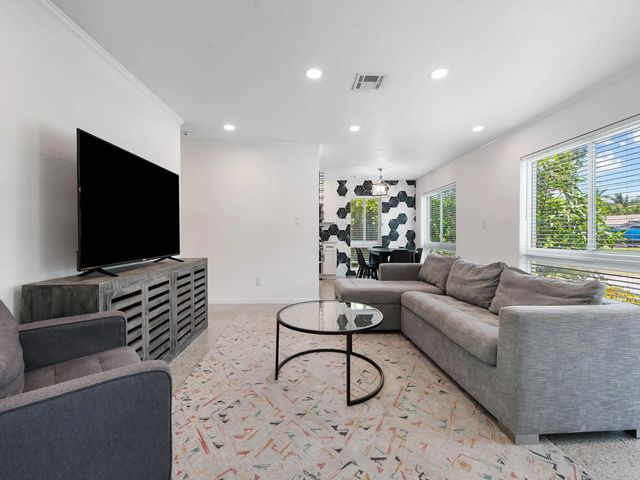 3 of 20 - 657 Nw 30th Court, Wilton Manors, FL