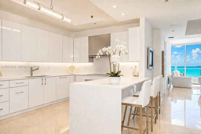 4 of 14 - 100 S Pointe Drive #1507, Miami Beach, FL