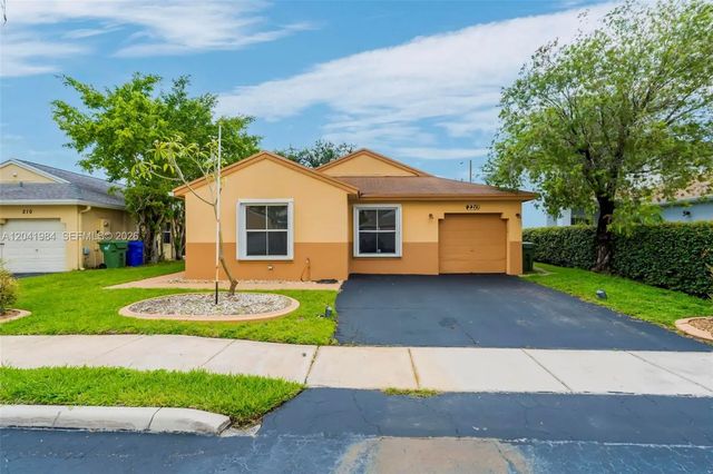220 Nw 207th Way, Pembroke Pines