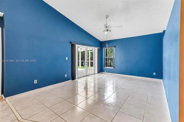 4 of 40 - 220 Nw 207th Way, Pembroke Pines, FL