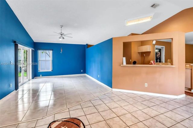 5 of 40 - 220 Nw 207th Way, Pembroke Pines, FL