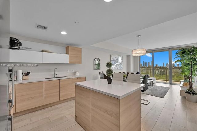 5 of 26 - 16385 Biscayne Boulevard #1020, North Miami Beach, FL