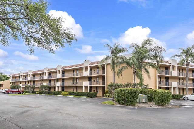 5828 Coral Lake Drive, Margate
