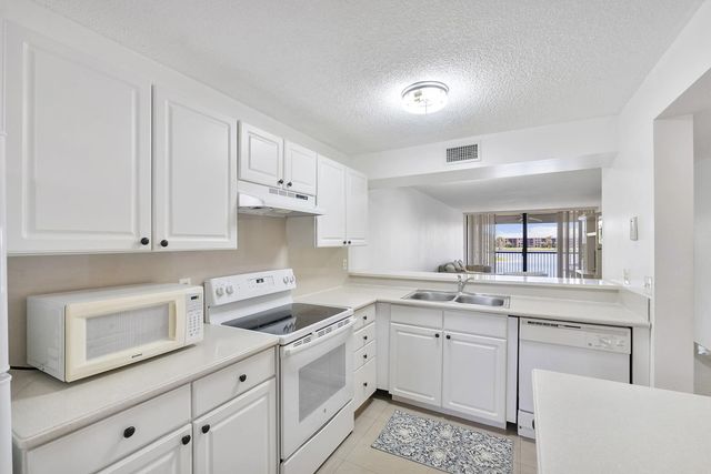 4 of 63 - 5828 Coral Lake Drive, Margate, FL