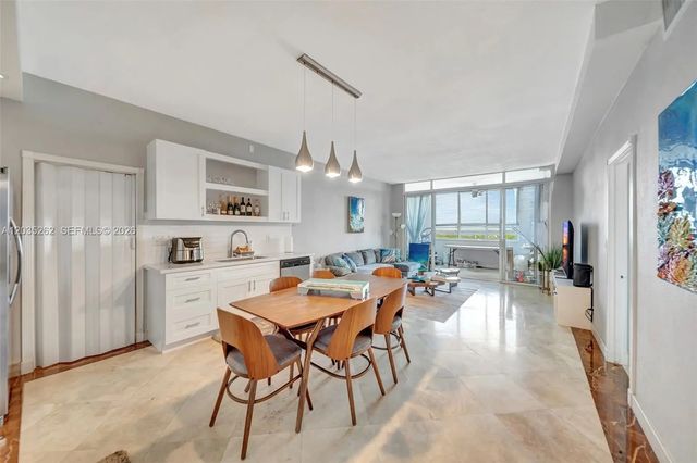 5005 Collins Avenue #ph02, Miami Beach