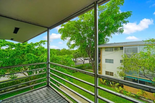 5 of 24 - 16750 Ne 14th Avenue #303, Miami, FL