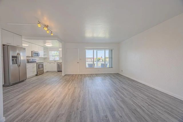 3 of 25 - 808 Se 7th Street #305, Deerfield Beach, FL