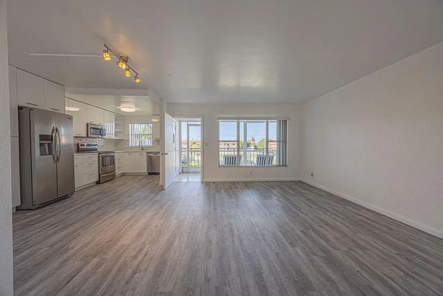 5 of 25 - 808 Se 7th Street #305, Deerfield Beach, FL