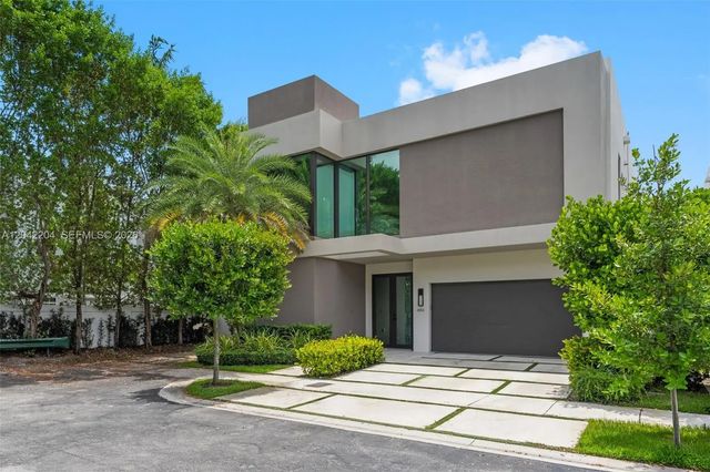 6814 Nw 104th Court, Doral
